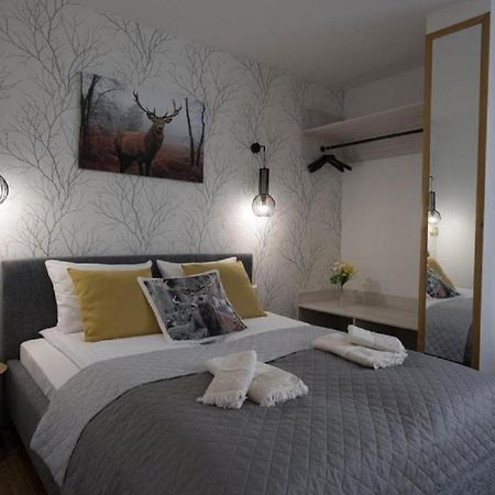Bialy Jelen Z Basenem I Jacuzzi Bed & Breakfast Ostrowsko Eksteriør bilde