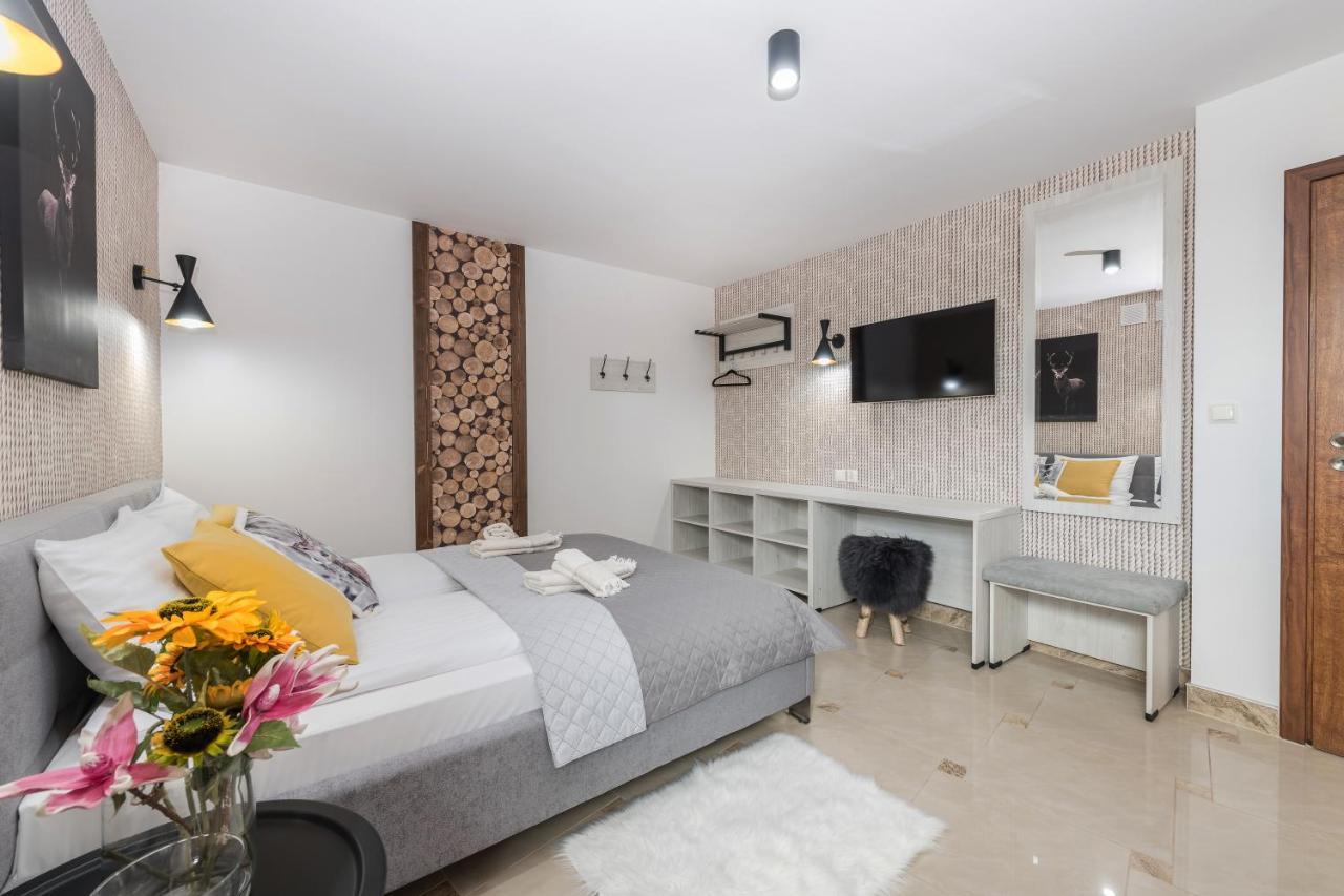 Bialy Jelen Z Basenem I Jacuzzi Bed & Breakfast Ostrowsko Eksteriør bilde