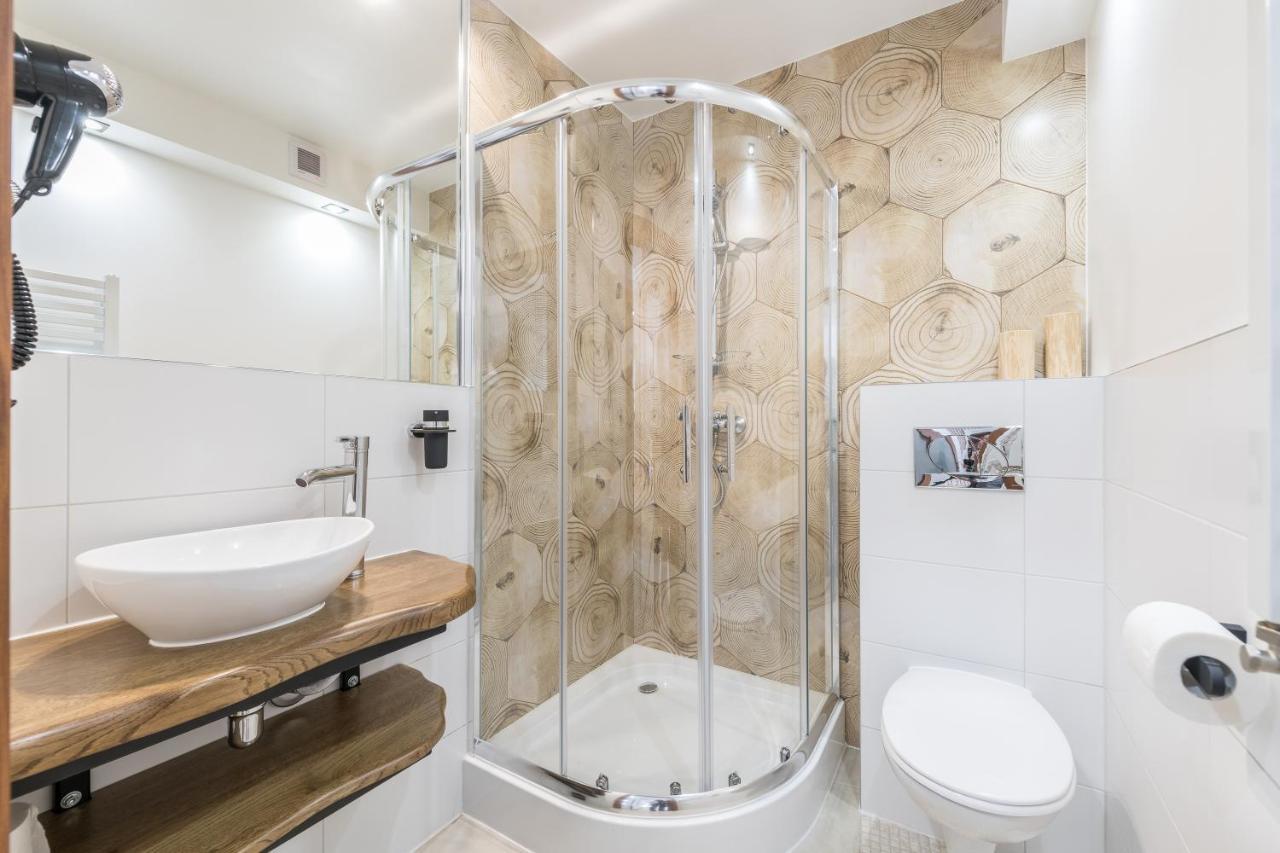 Bialy Jelen Z Basenem I Jacuzzi Bed & Breakfast Ostrowsko Eksteriør bilde
