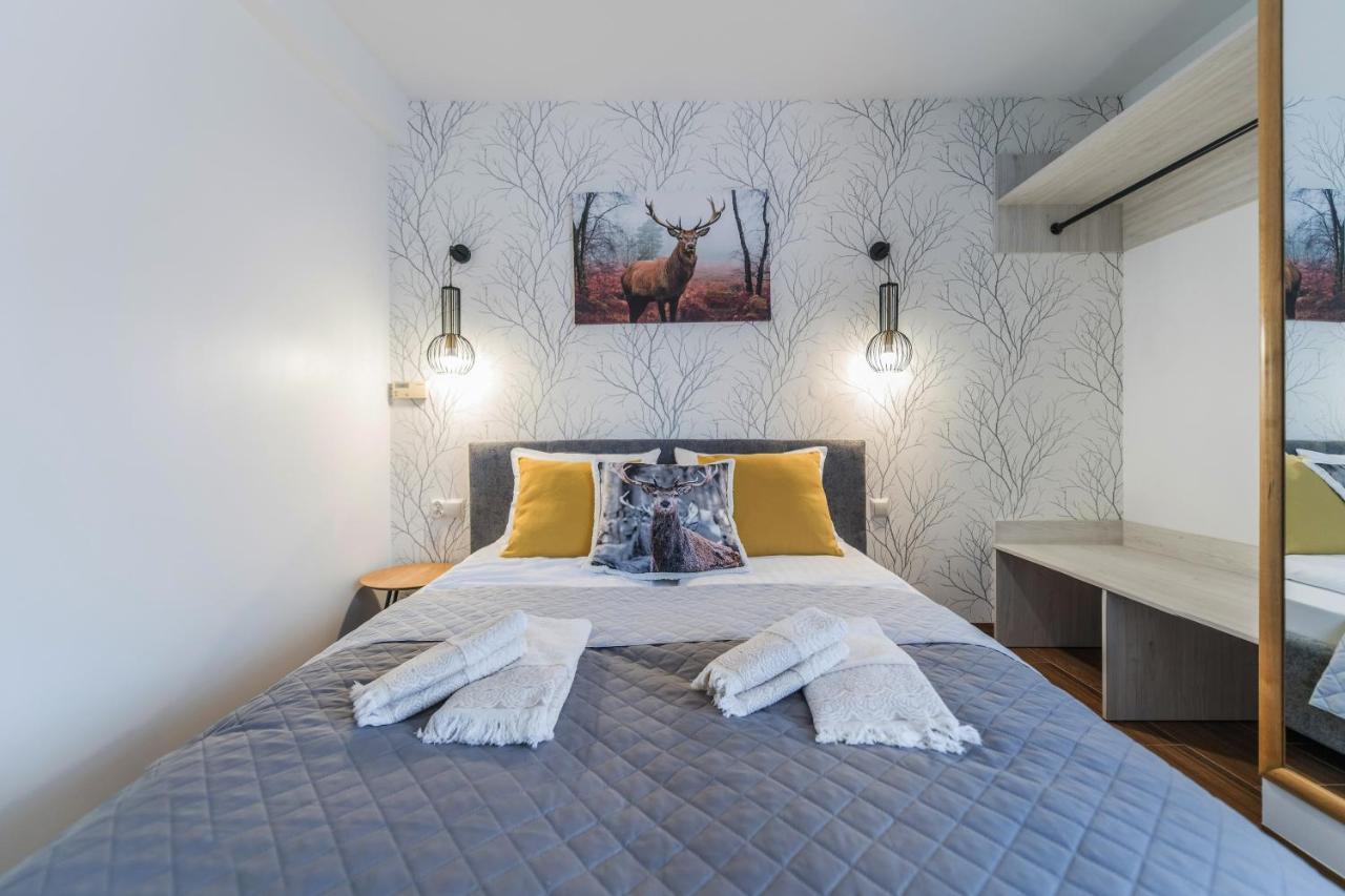 Bialy Jelen Z Basenem I Jacuzzi Bed & Breakfast Ostrowsko Eksteriør bilde
