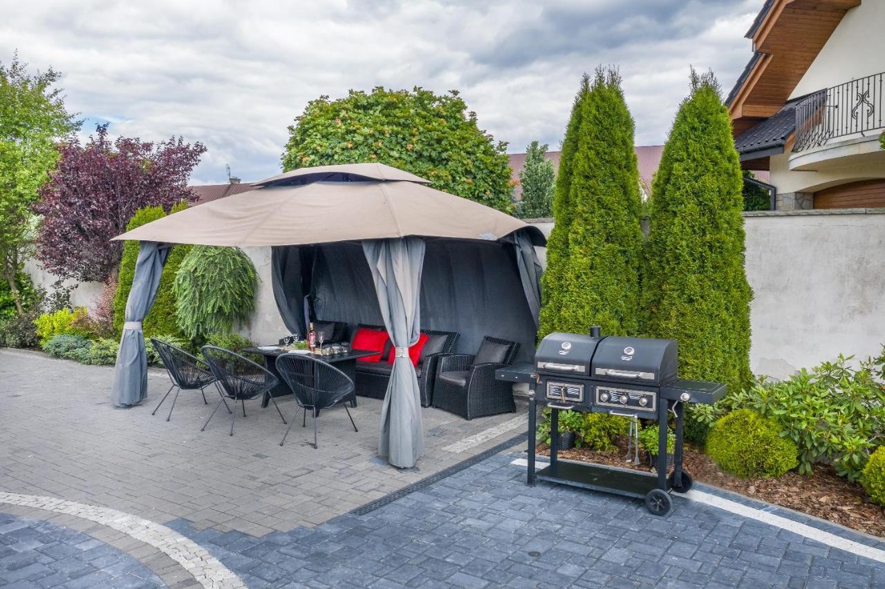 Bialy Jelen Z Basenem I Jacuzzi Bed & Breakfast Ostrowsko Eksteriør bilde