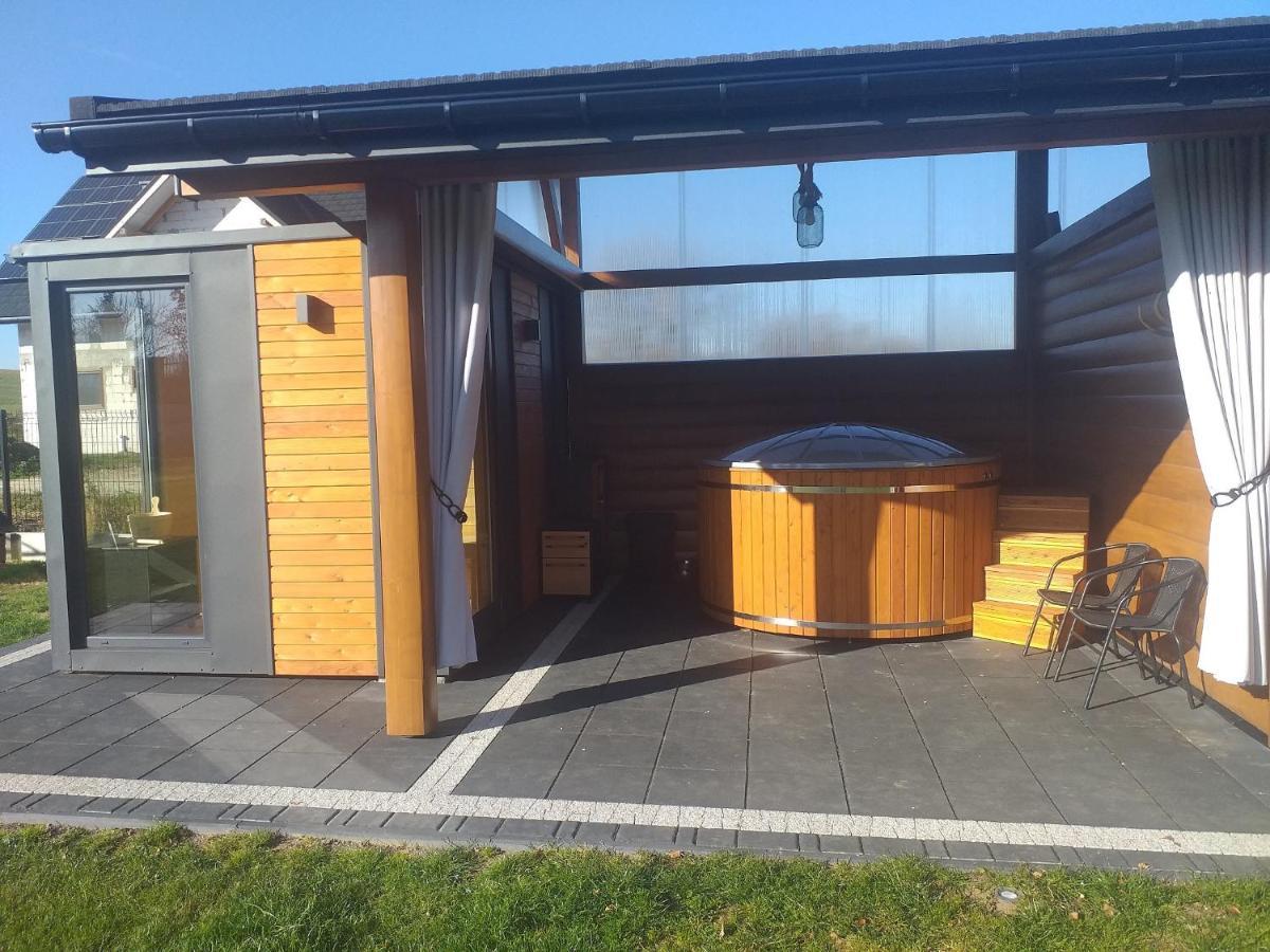 Bialy Jelen Z Basenem I Jacuzzi Bed & Breakfast Ostrowsko Eksteriør bilde