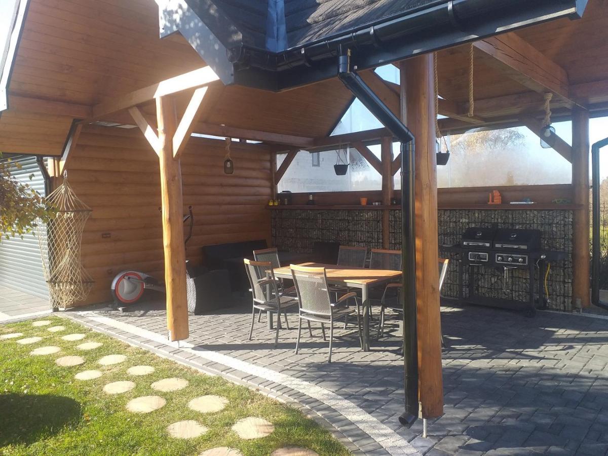 Bialy Jelen Z Basenem I Jacuzzi Bed & Breakfast Ostrowsko Eksteriør bilde
