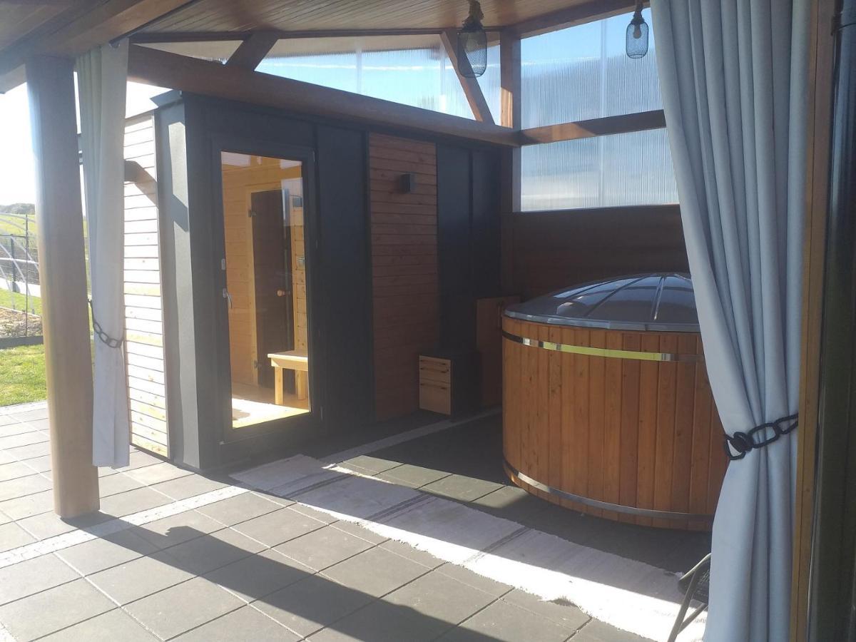Bialy Jelen Z Basenem I Jacuzzi Bed & Breakfast Ostrowsko Eksteriør bilde