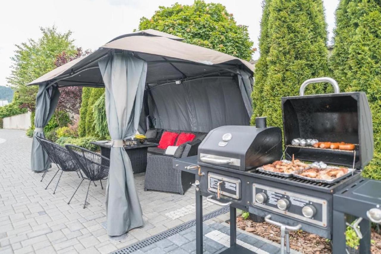 Bialy Jelen Z Basenem I Jacuzzi Bed & Breakfast Ostrowsko Eksteriør bilde