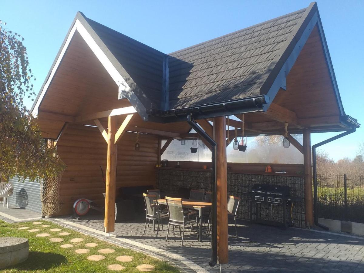 Bialy Jelen Z Basenem I Jacuzzi Bed & Breakfast Ostrowsko Eksteriør bilde