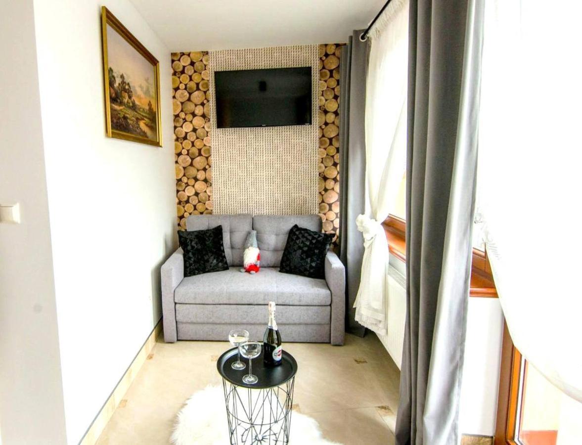 Bialy Jelen Z Basenem I Jacuzzi Bed & Breakfast Ostrowsko Eksteriør bilde